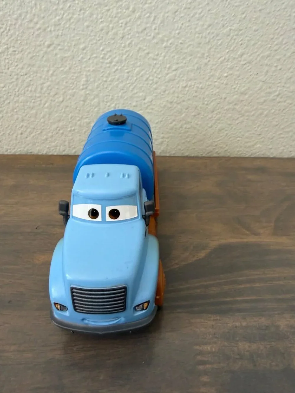Disney Pixar Cars 3 Crazy 8 Crashers Mr. Drippy Water Truck Plastic
